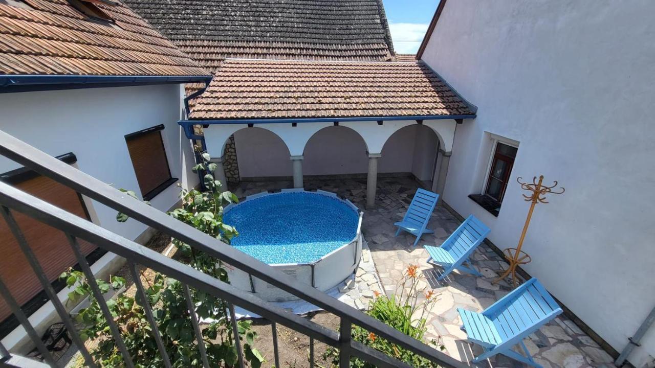 Naturalni Vinarstvi Tomas Krizek, Penzion Dvorek Dolni Dunajovice Exterior photo