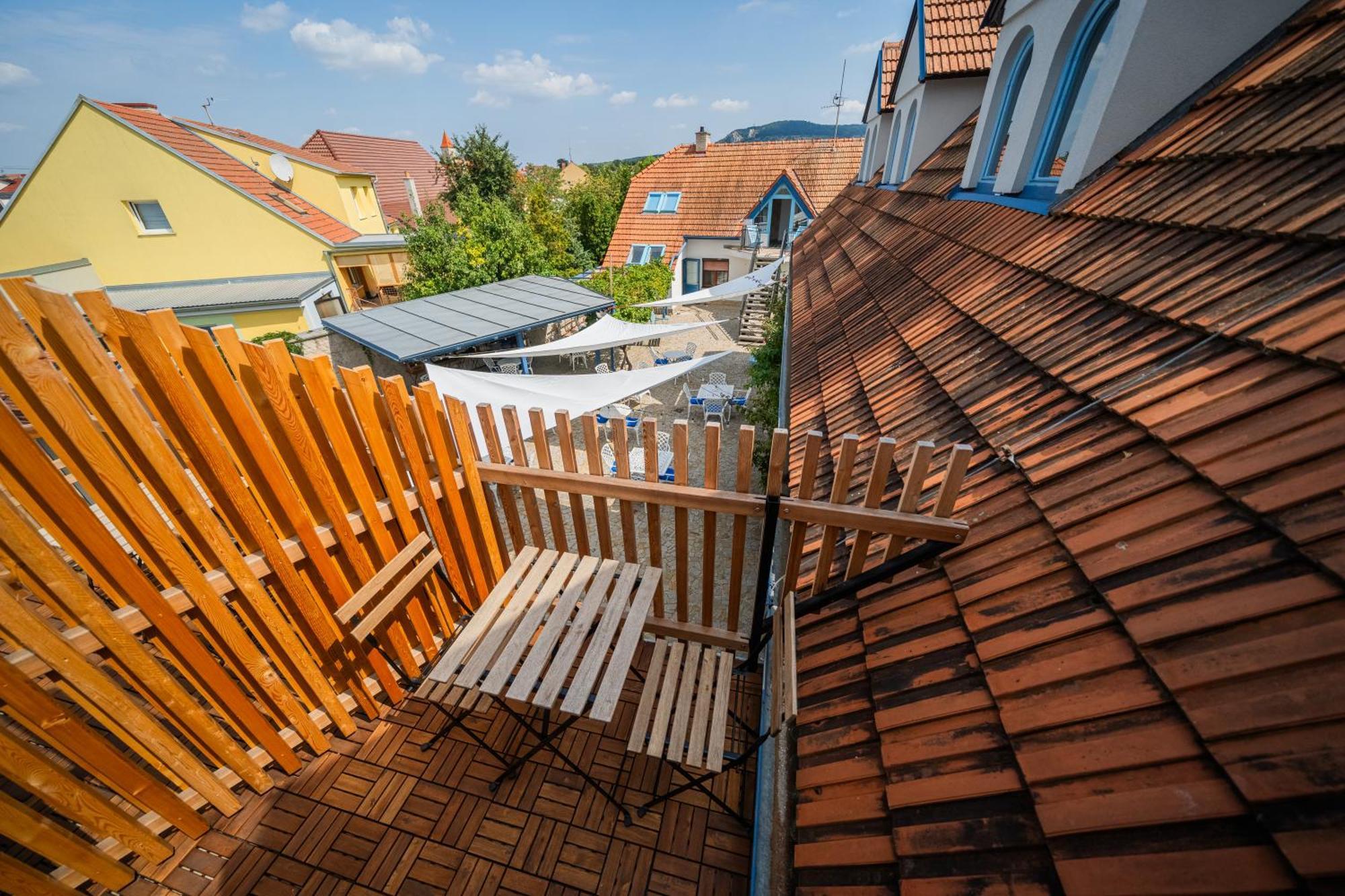 Naturalni Vinarstvi Tomas Krizek, Penzion Dvorek Dolni Dunajovice Exterior photo