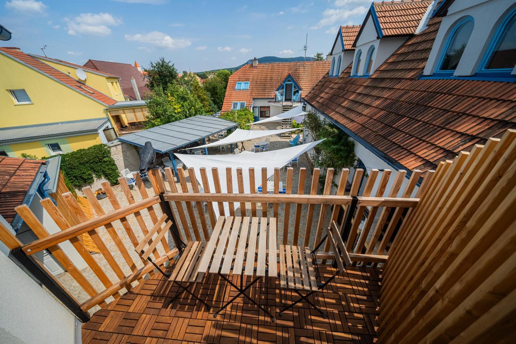 Naturalni Vinarstvi Tomas Krizek, Penzion Dvorek Dolni Dunajovice Exterior photo